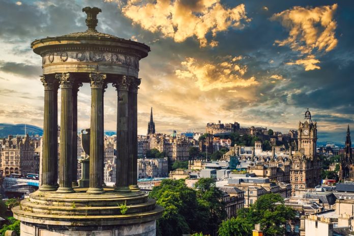 The Best of Edinburgh: The City Through the Eyes of a Tourist